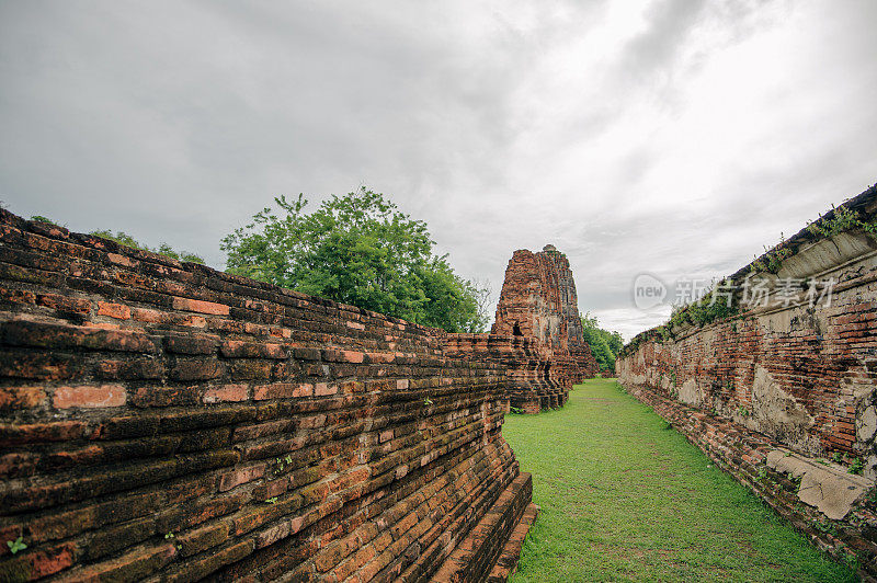 毁坏的宝塔，wat mahathat ayuthaya